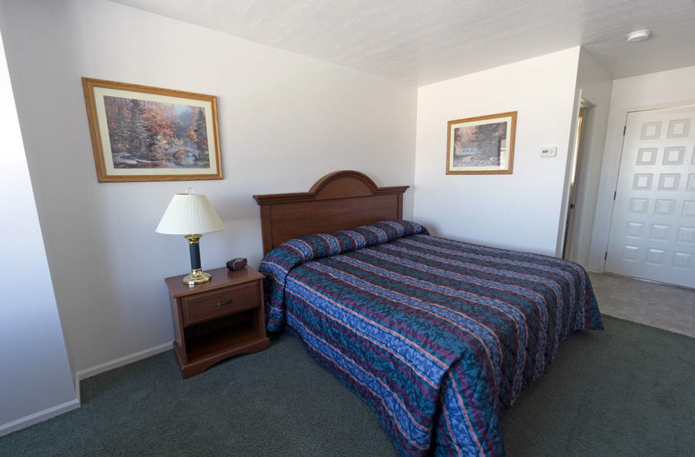 Crystal Lake Resort Beulah Extérieur photo